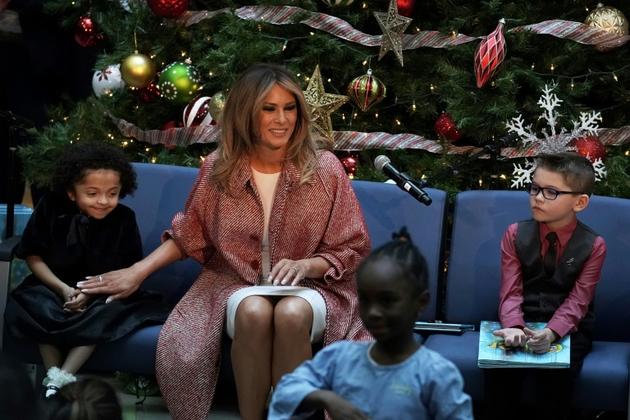 La Première dame Melania Trump, ici le 13 décembre 2018 dans un hôpital pour enfants de Washington, a fait de la lutte contre le harcèlement l'une de ses grandes causes [ALEX WONG / GETTY IMAGES NORTH AMERICA/AFP]