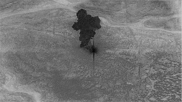 Image du Pentagone montrant la fumée provoquée par la destruction, par les forces américaines, du complexe syrien où se terrait le chef de l'EI. [Jose ROMERO / US Department of Defense/AFP]