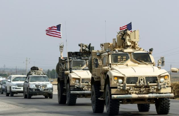 Des véhicules militaires américains arrivent dans la ville de Bardarach, dans la province kurde irakienne de Dohouk, le 21 octobre 2019 [SAFIN HAMED / AFP]