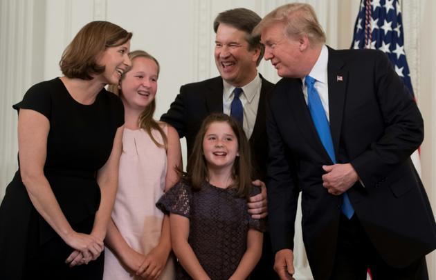 Le juge Brett Kavanaugh, accompagné de sa famille, vient d'être nommé par le président américain Donald à la Cour suprême, à Washington le 9 juillet 2018 [SAUL LOEB / AFP]