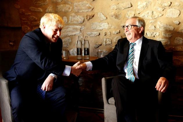 Le président de la Commission européenne Jean-Claude Juncker (d) et la Premier ministre britannique Boris Johnson (g), à Luxembourg le 16 septembre 2019<br />
 [François WALSCHAERTS / AFP]