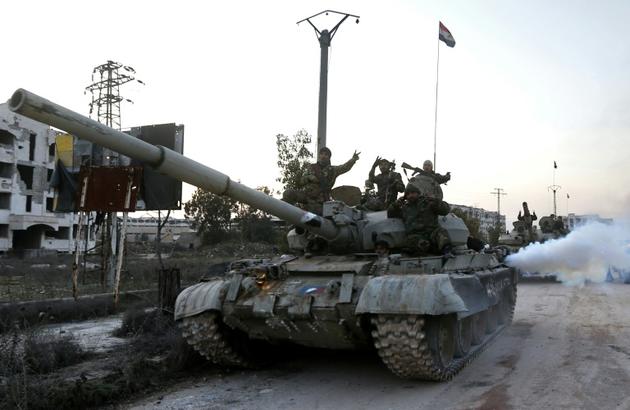 Photo prise lors d'un voyage de presse, organisé par le gouvernement syrien, montrant un char de l'armée syrienne au nord d'Alep, le 17 février 2020 [LOUAI BESHARA / AFP]