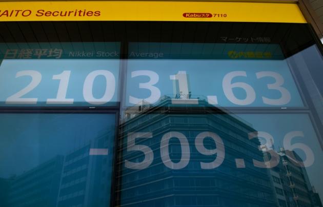 Des indicateurs boursiers à la Bourse de Tokyo, le 2 août 2019 [Toshifumi KITAMURA / AFP]
