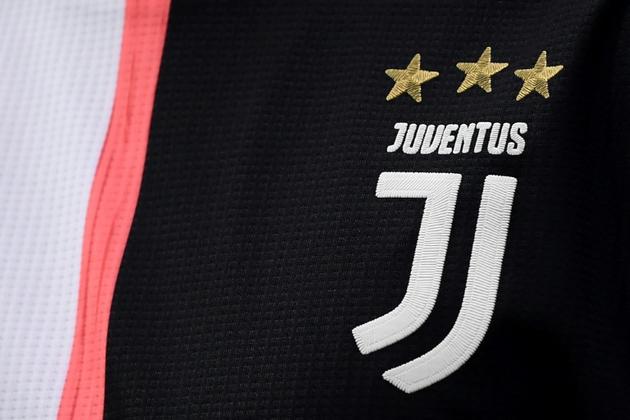 Le logo de la Juventus, sur un maillot du club. Photo prise le 26 mai 2019. [MARCO BERTORELLO / AFP/Archives]