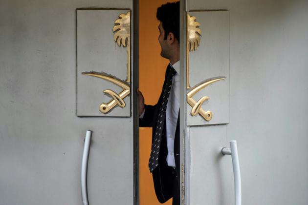 Les portes entrouvertes du consulat d'Arabie saoudite à Istanbul, le 23 octobre 2018 [Yasin AKGUL / AFP]