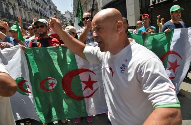 Des Algériens manifestent à Alger contre le pouvoir, le 26 juillet 2019 [RYAD KRAMDI                         / AFP]