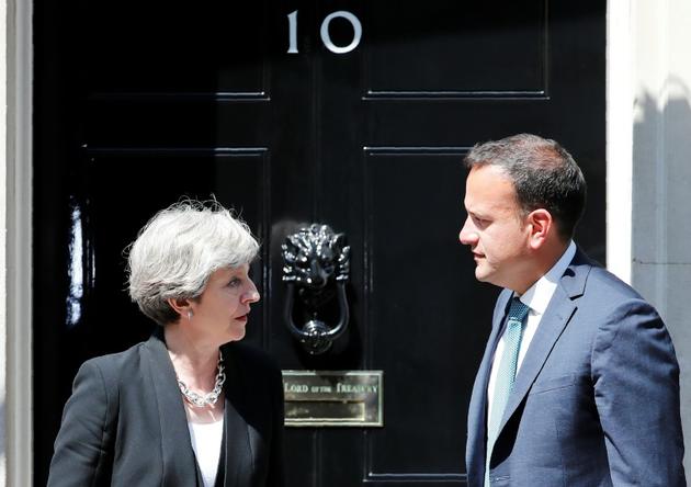 Theresa May et son homologue irlandais Leo Varadkar, le 19 juin 2017 à Londres [Tolga AKMEN / AFP/Archives]