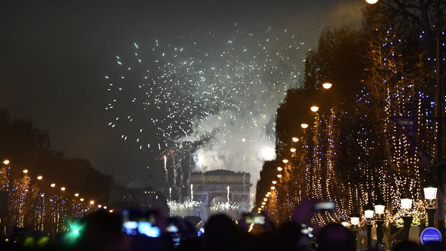 LES FESTIVITES MAINTENUES SUR LES CHAMPS-ELYSEES MALGRE LES GILETS JAUNE Champs-elysees-nouvel-an-festivites-gilets-jaunes