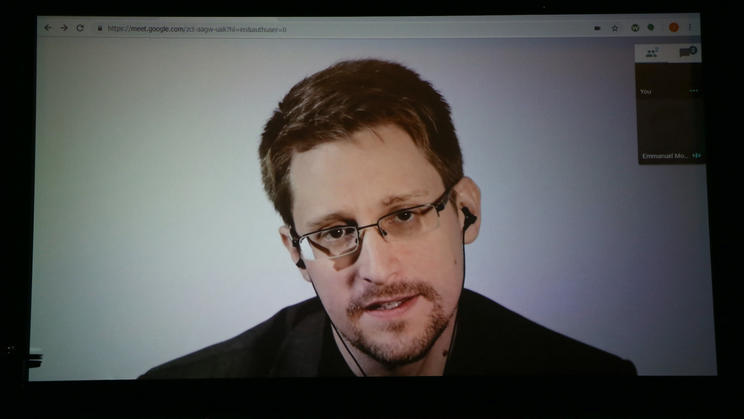 Edward Snowden reproche à Emmanuel Macron le timing de son annonce sur l'immigration