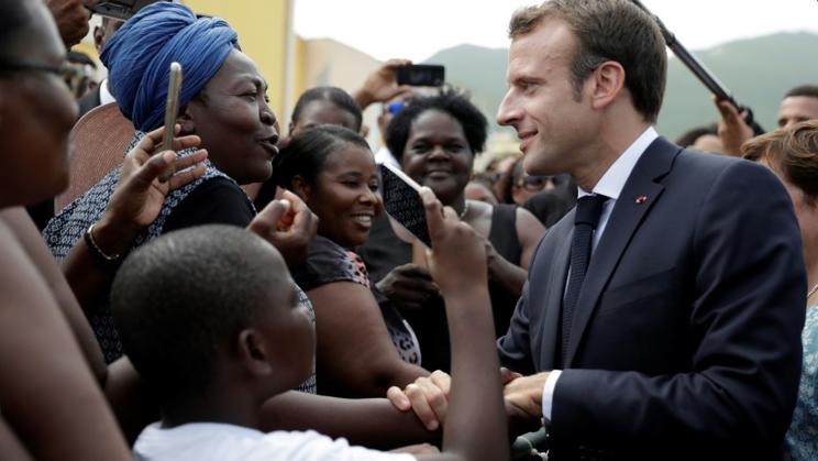 Emmanuel Macron en visite au Quartier d'Orleans, le 29 septembre 2018 à Saint-Martin [Thomas SAMSON / AFP]