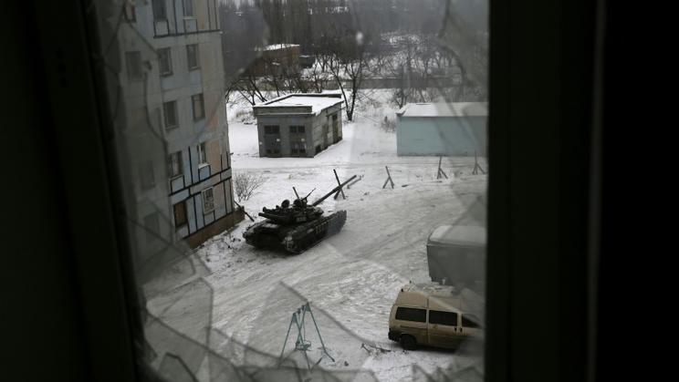 Un char des forces ukrainiennes à Avdiïvka, près de Donetsk, dans l'est séparatiste prorusse de l'Ukraine, le 2 février 2017 [Aleksey FILIPPOV / AFP]