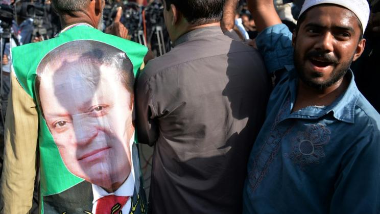 Des partisans du Premier ministre Nawaz Sharif devant le tribunal d'Islamabad, le 19 septembre 2018 [AAMIR QURESHI / AFP]