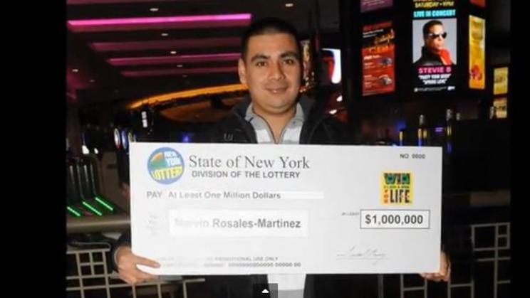 Marvin Rosales Martinez, le jardinier qui a trouvé un ticket de loterie sous un tas de feuille, remporte 1 million de dollars