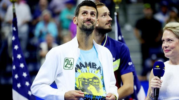 Novak Djokovic a rendu hommage à Kobe Bryant après son sacre à l’US Open.
