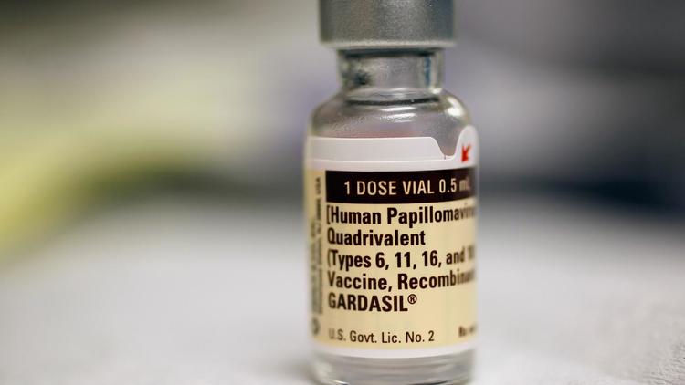 Un flacon contenant un vaccin contre le papillomavirus, responsable du cancer du col de l'utérus, en 2011 aux Etats-Unis [Joe Raedle / Getty Images/AFP/Archives]