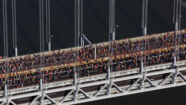 Marathoniens sur le pont Verrazano-Narrows à New York, le 6 novembre 2011 [Chris Trotman / Getty Images/AFP]