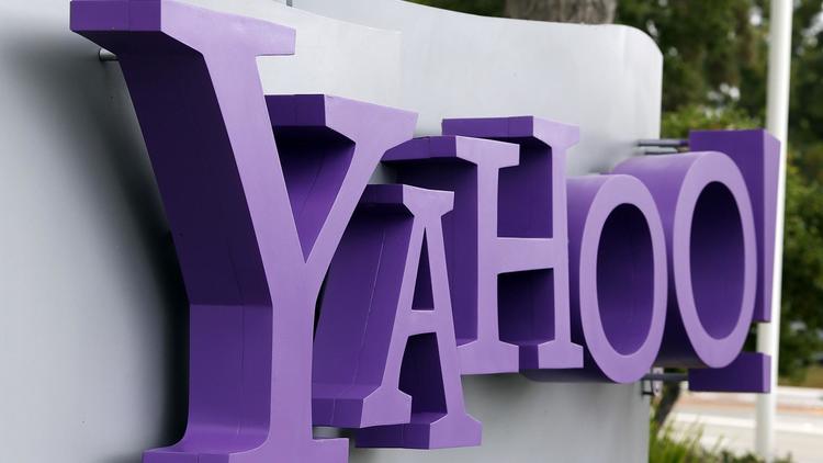 Le logo de Yahoo! à l'entrée du siège à Sunnyvale, en Californie [Justin Sullivan / Getty Images/AFP/Archives]
