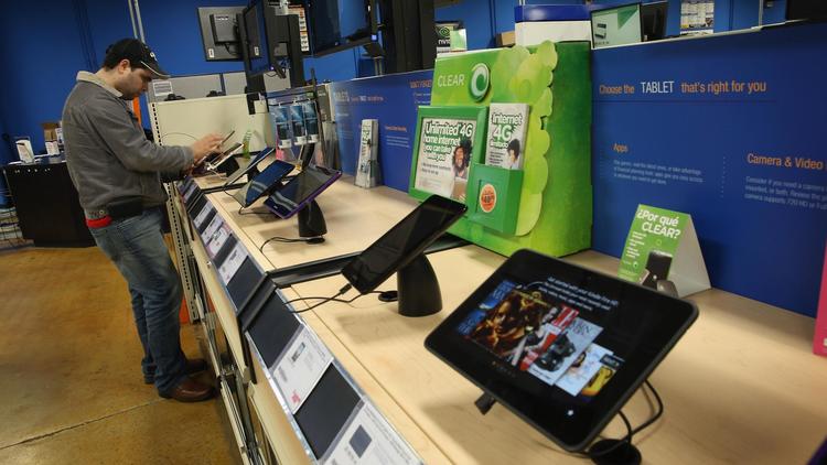Le rayon des tablettes dans un magasin d'informatique [Scott Olson / Getty Images/AFP/Archives]
