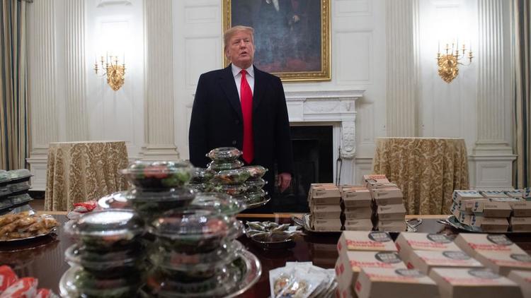 En janvier 2019, Donald Trump avait offert un festin de pizzas et burgers aux footballeurs américains de l'équipe universitaire de Clemson. Le président américain avait expliqué qu’il s’agissait de la conséquence du «shutdown». 