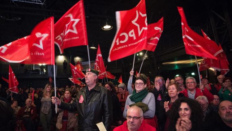 Des militants communistes lors de la campagne pour les élections européennes en 2019.