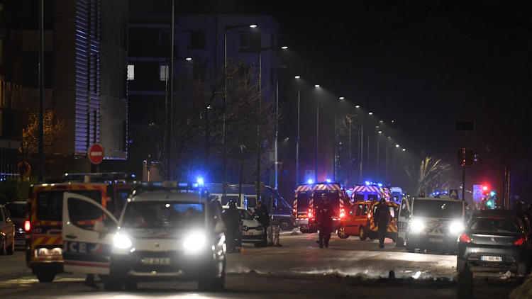 Deux jeunes de moins de 20 ans sont morts dans une course-poursuite avec la police à Grenoble.