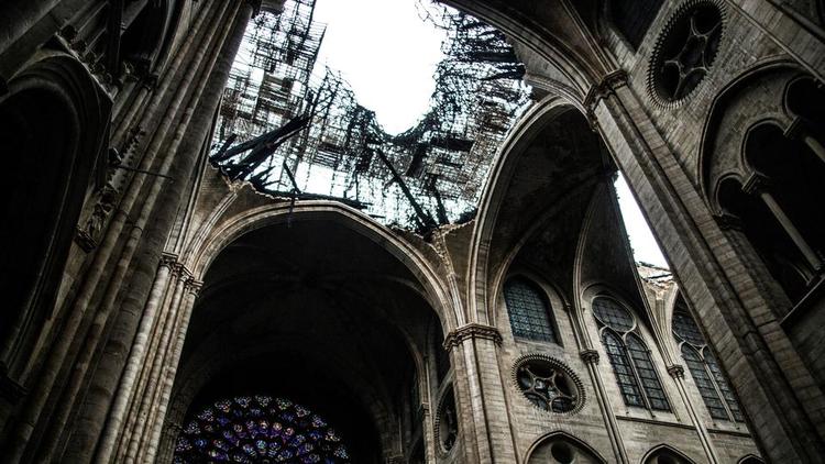 Bois, métal, béton... Les architectes s'opposent sur le matériau à utiliser pour restaurer la charpente de Notre-Dame, détruite pendant l'incendie.