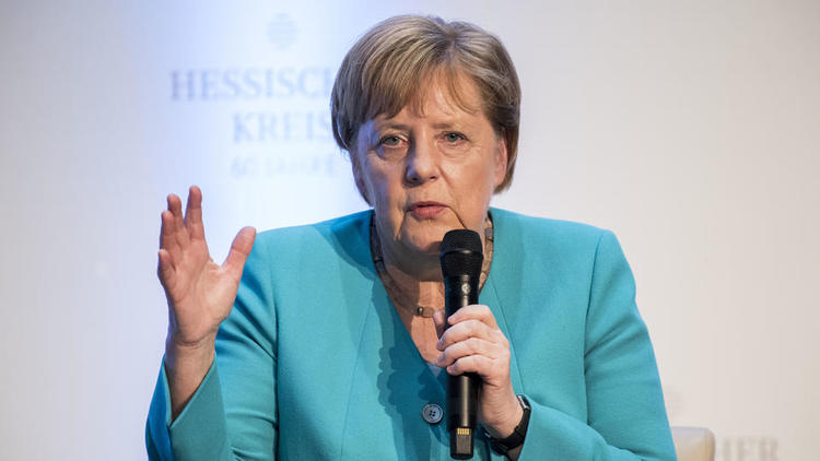 Angela Merkel soutient pour l'heure la candidature de son compatriote Manfred Weber, chef de file du groupe politique PPE (centre-droit).