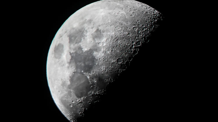 « On the Moon again » est l’occasion d'admirer quelques-unes des plus belles formations lunaires.