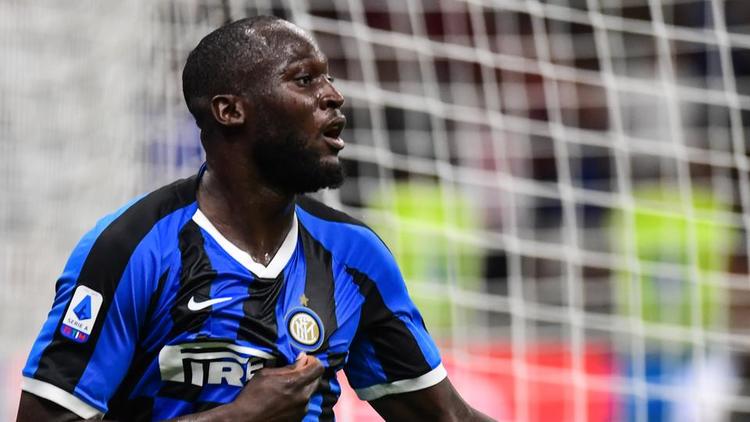 «La seule façon de l'arrêter, c'est de lui donner dix bananes à manger», a déclaré un consultant italien au sujet de l'attaquant de l'Inter Milan Romelu Lukaku. 