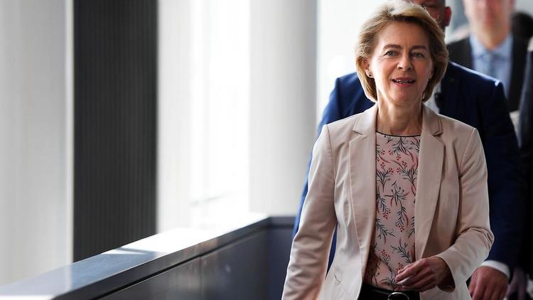 Les débuts à Bruxelles d’Ursula von der Leyen, qui prendra ses fonctions de présidente de la Commission européenne le 1er novembre, sont décidément difficiles. 