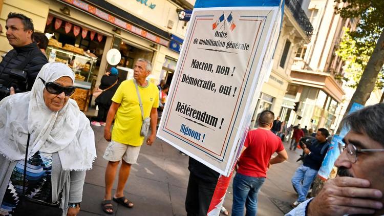 Une action a été organisée par la France insoumise (LFI) à Marseille début octobre pour raviver la mobilisation, en plein essoufflement. 