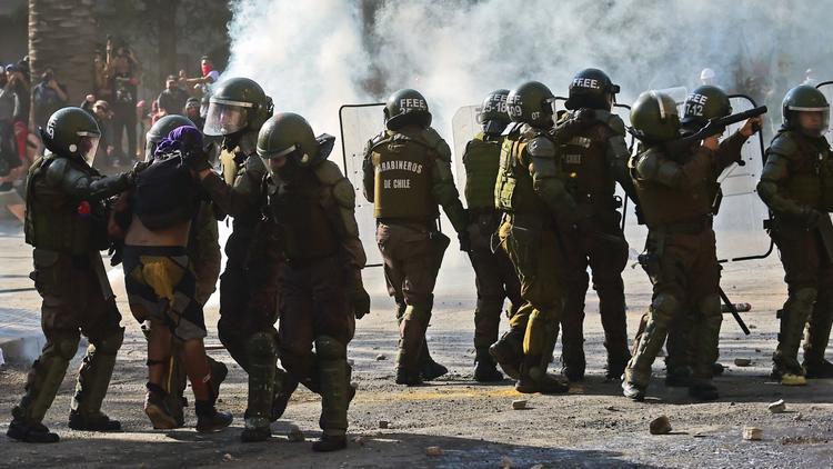Les carabiniers chiliens lors d'une manifestation en novembre dernier.
