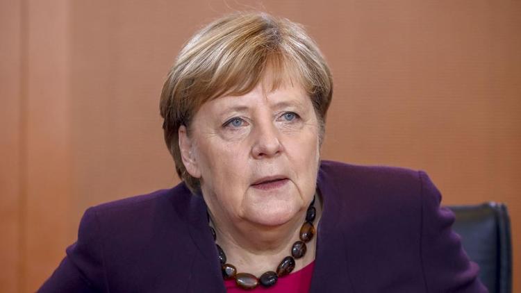 Angela Merkel sera seulement la troisième cheffe de gouvernement allemand à se rendre à Auschwitz, après Helmut Schmidt en 1977 et Helmut Kohl en 1989 et 1995.