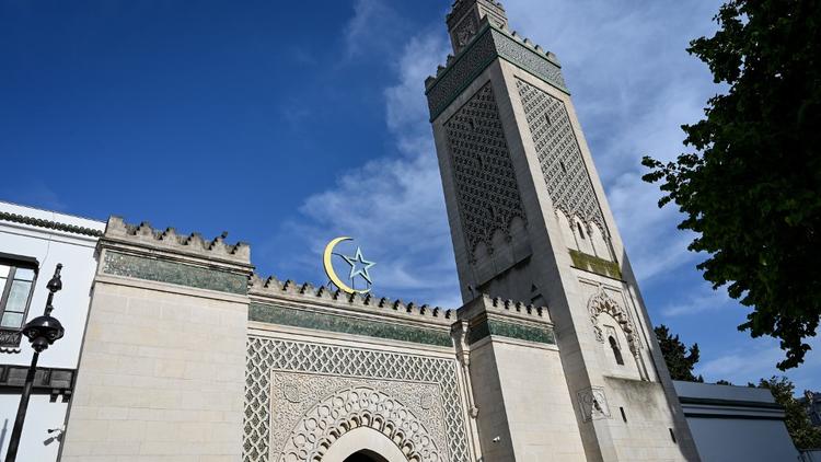 Le recteur de la Grande Mosquée de Paris envisage même des poursuites judiciaires. 