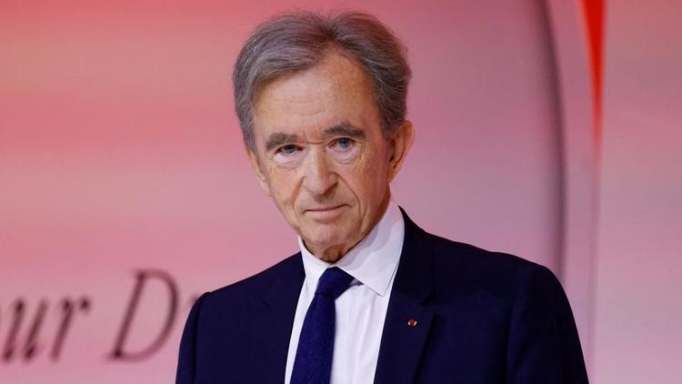 Sondage : 9 Français sur 10 approuvent la démarche de Bernard Arnault  d'avoir donné 10 millions d'euros aux Restos du Coeur
