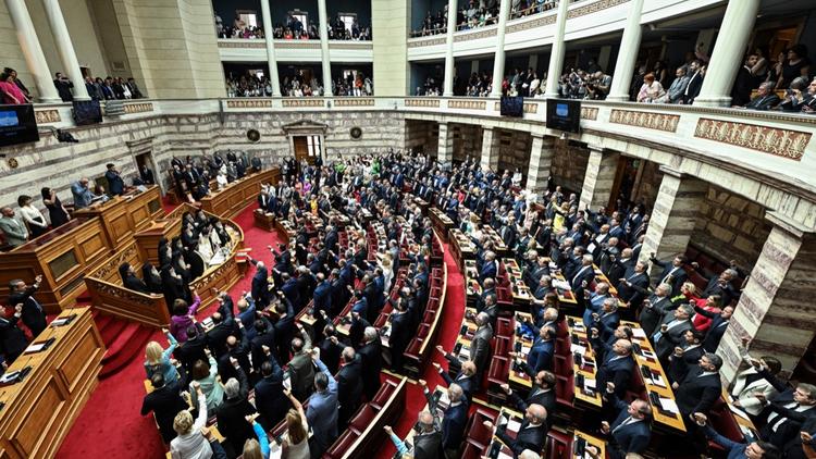 Plusieurs partis d'opposition ont affirmé soutenir le projet de loi 