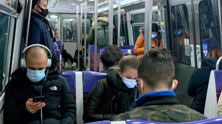 Les personnes de plus de 65 ans sont particulièrement favorables au retour du masque dans les transports. 