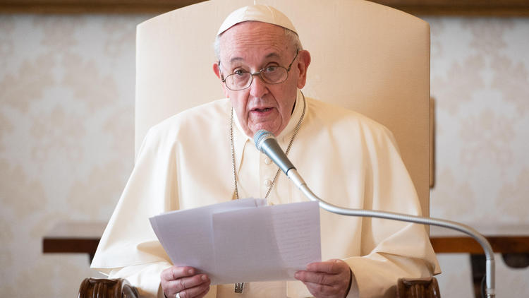 Le Pape François réagit à la mouvance anti-masque dans son livre. 
