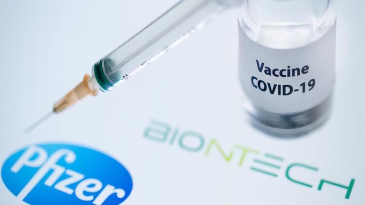 Le vaccin développé conjointement par Pfizer et BioNTech, l'un des plus avancés, fait partie de ceux utilisant la technologie de l' «ARN messager».