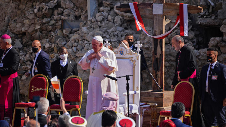 Le pape s'est notamment rendu dans une église détruite par les combats à Mossoul