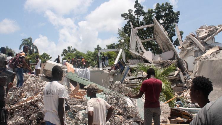 Les recherches sous les décombres à Haiti vont être compromises avec l'arrivée de la dépression tropicale Grace. 
