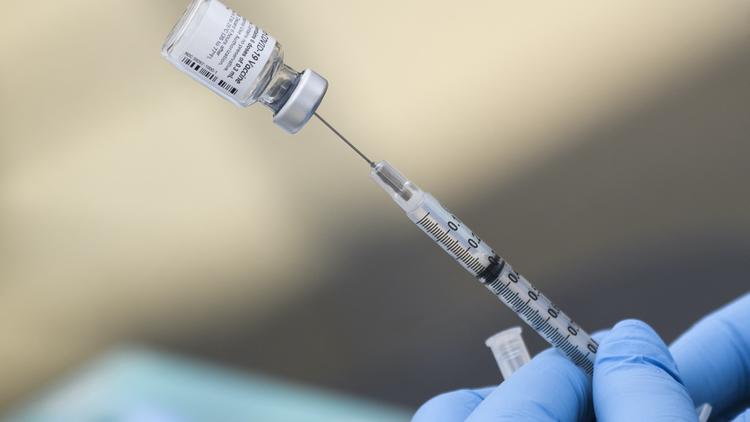Les publics à risque sont éligibles à une troisième dose de vaccin depuis le mois de septembre. 