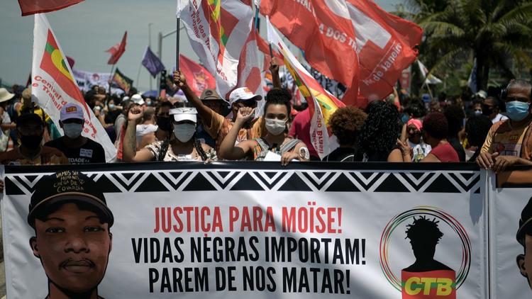 Des centaines de manifestants ont rendu hommage pacifiquement à Moïse Kabagambe à Rio de Janeiro. 