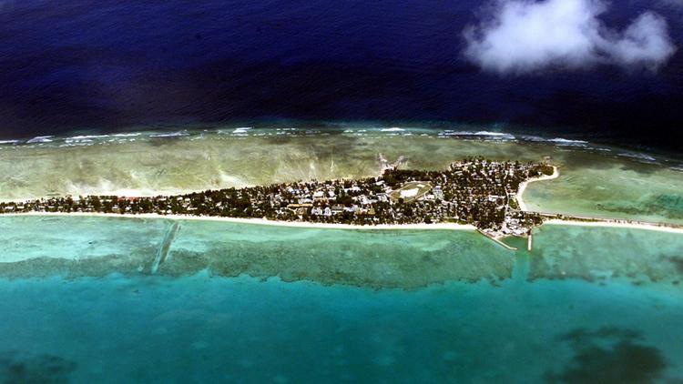 Une vue aérienne de l'atoll Tarawa dans les îles pacifiques Kiribati, le 11 septembre 2011 [Torsten Blackwood / AFP/Archives]