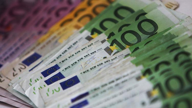 Des billets de 100, 200 et 500 euros [ / AFP/Archives]