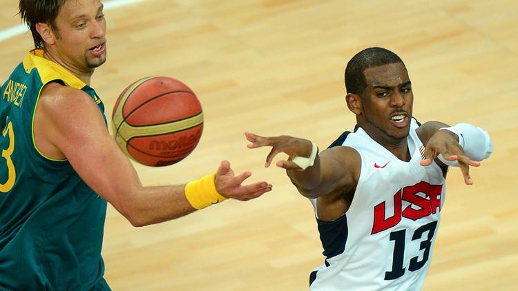 Le meneur de jeu vedette des Los Angeles Clippers Chris Paul, récent médaillé d'or aux JO de Londres avec les Etats-Unis, devrait être absent deux mois en raison d'une opération à un pouce mardi à Los Angeles, a annoncé la franchise californienne de NBA.[AFP]