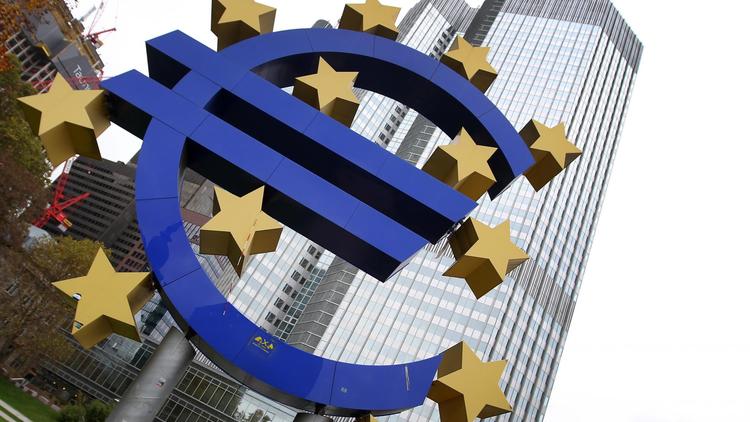 Le logo d'un euro devant la Banque centrale européenne (BCE) à Francfort [Daniel Roland / AFP/Archives]