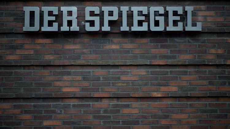 Le logo de l'hebdomadaire allemand Der Spiegel, à son bureau de Hambourg, le 29 novembre 2012 [Johannes Eisele / AFP/Archives]