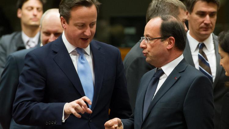 François Hollande et David Cameron au siège de l'UE à Bruxelles, le 13 décembre 2012 [Bertrand Langlois / AFP/Archives]