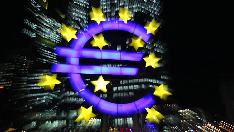 Le sigle de l'euro devant la Banque centrale européenne à Francfort [Daniel Roland / AFP/Archives]